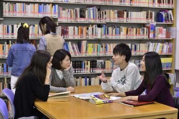 国内学生とともに学ぶ